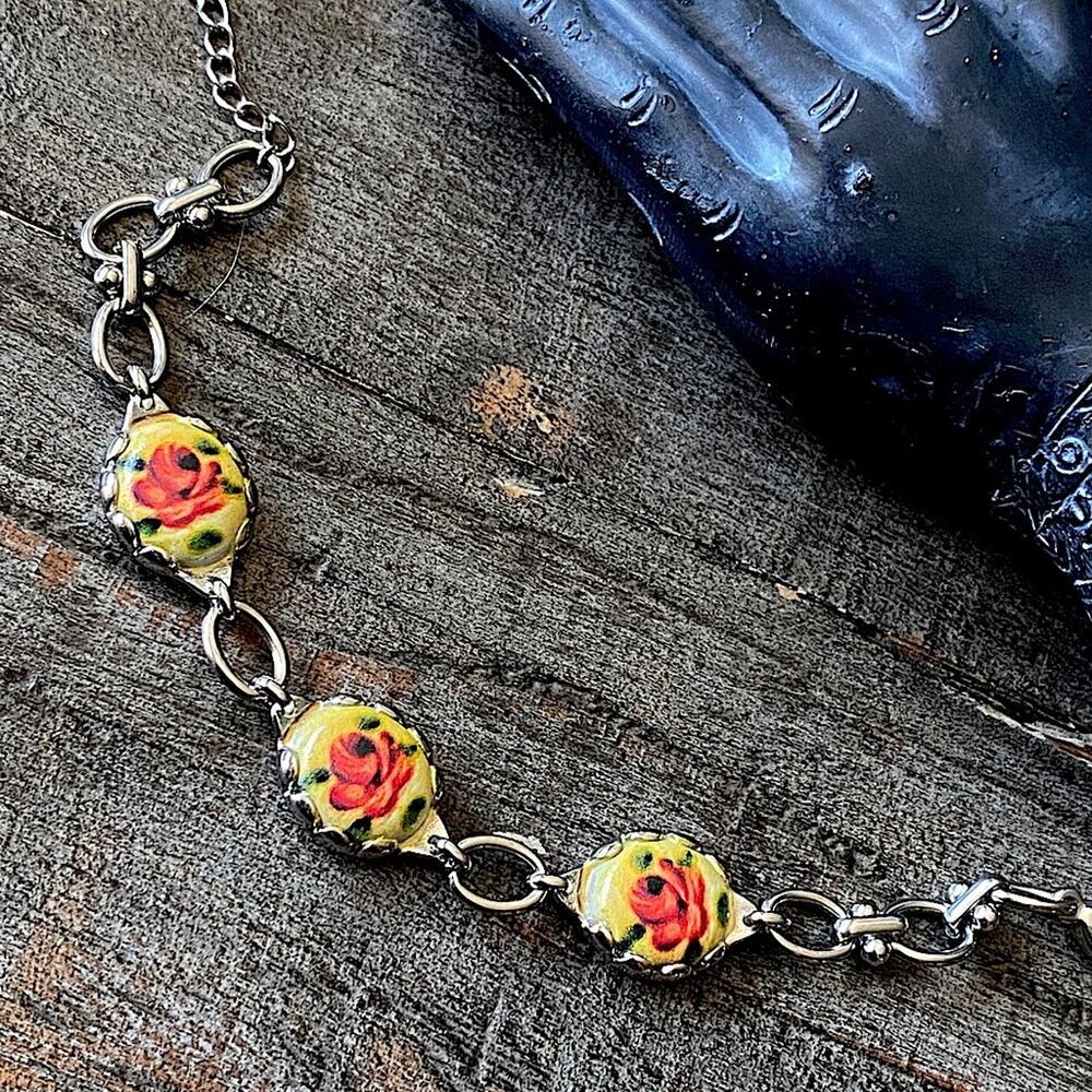 NEW Silver Vintage Style Floral Bracelet - Picture 9 of 9